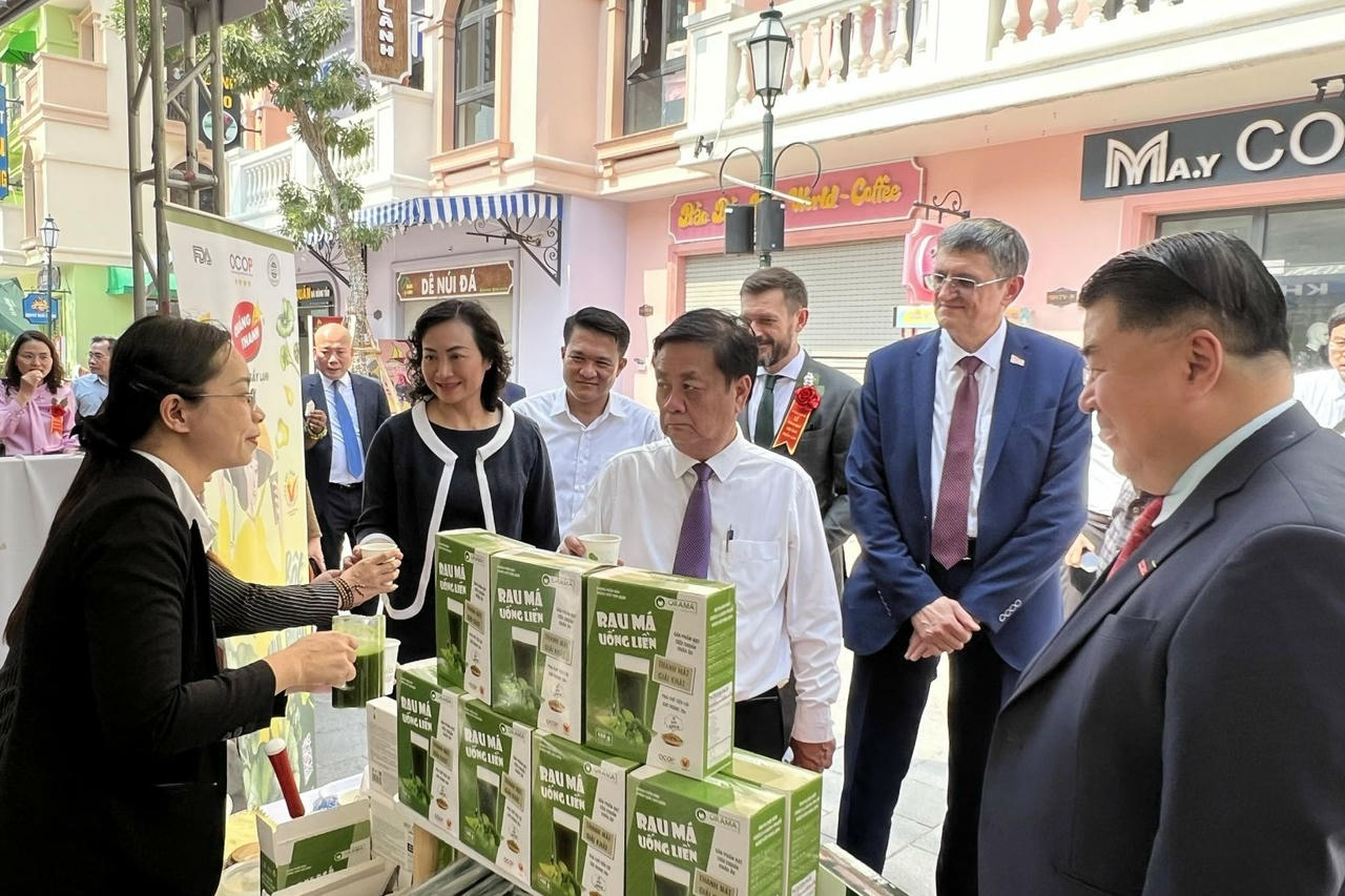 300 gian hàng quy tụ tại Hội chợ các sản phẩm OCOP xuất khẩu 300 gian hàng quy tụ tại Hội chợ các sản phẩm OCOP xuất khẩu