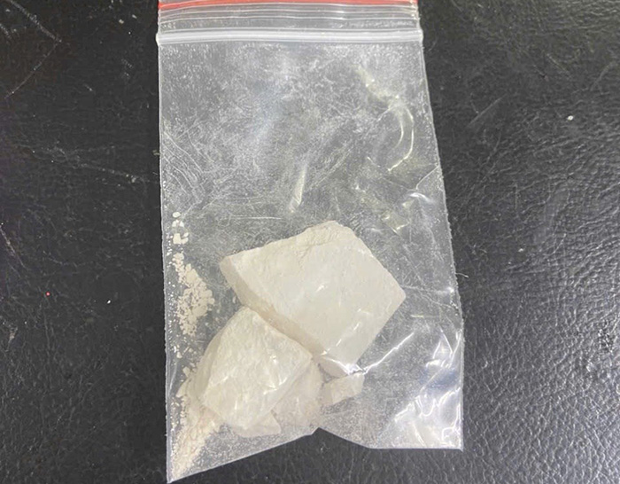 Tang vật cơ quan công an thu giữ được trong người 3 đối tượng. Ảnh: Công an Hải Phòng