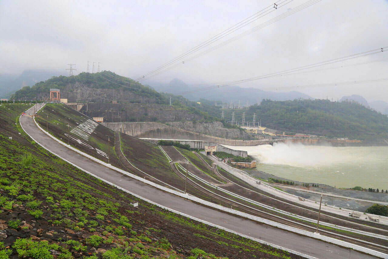 Công trình Nhà máy Thuỷ điện Hoà Bình. Ảnh: Bình Khang