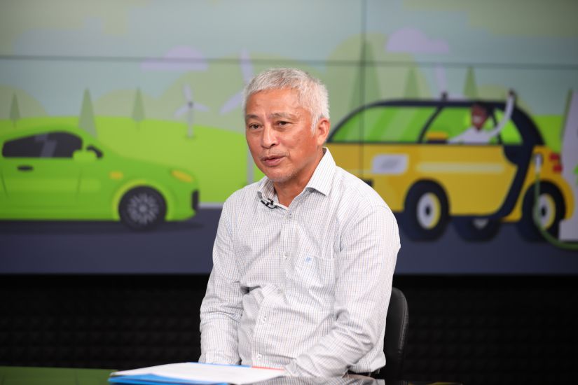 TS. Hoàng Dương Tùng - Chủ tịch mạng lưới Không khí sạch Việt Nam chia sẻ với Báo Lao Động về tình trạng ô nhiễm không khí ở Hà Nội. Ảnh: Phan Anh