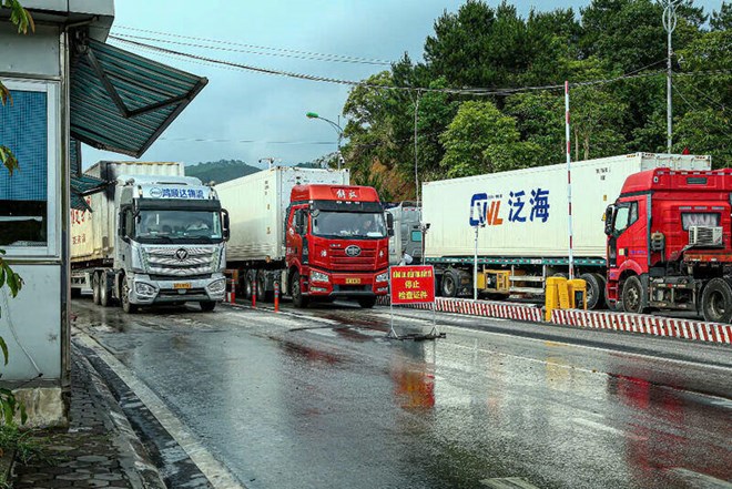 Xuất nhập khẩu sôi động, cửa khẩu Lạng Sơn thông quan gần 2.000 phương tiện/ngày