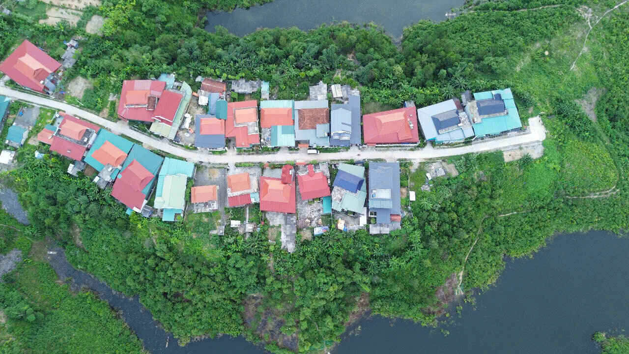 Những khu tái định cư được xây dựng, giúp người dân ổn định nơi ở trước khi công trình được thi công. Ảnh: Đặng Tình