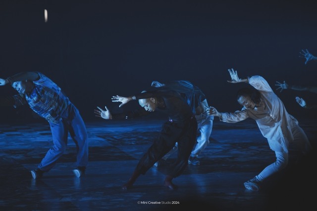 Phần âm nhạc là một trong những yếu tố độc đáo của tác phẩm khi kết hợp nhạc điện tử với yếu tố truyền thống Việt Nam