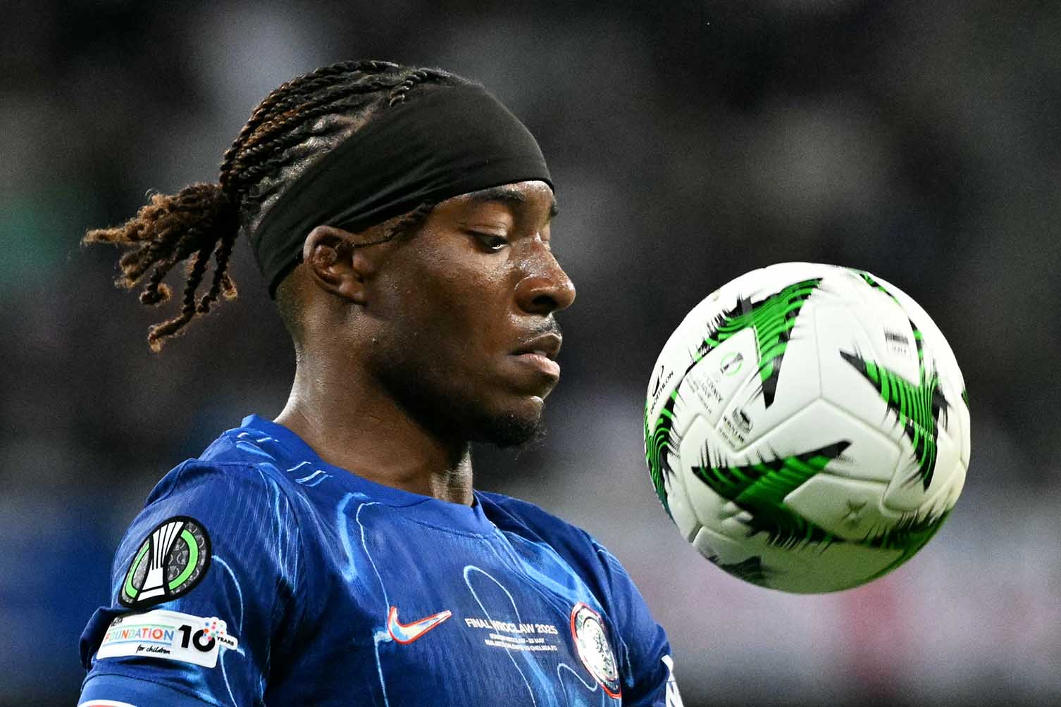 Noni Madueke sẽ đem lại nhiều phương án cho hàng công của Arsenal. Ảnh: AFP