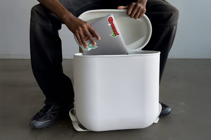 Độc lạ balo hình AirPods- Ảnh 2.