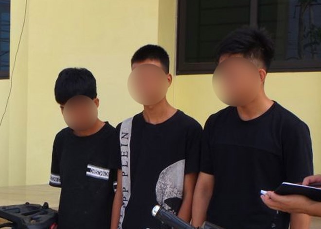 Bắt 3 đối tượng liên tiếp gây ra 5 vụ cướp giật điện thoại ở Ninh Bình