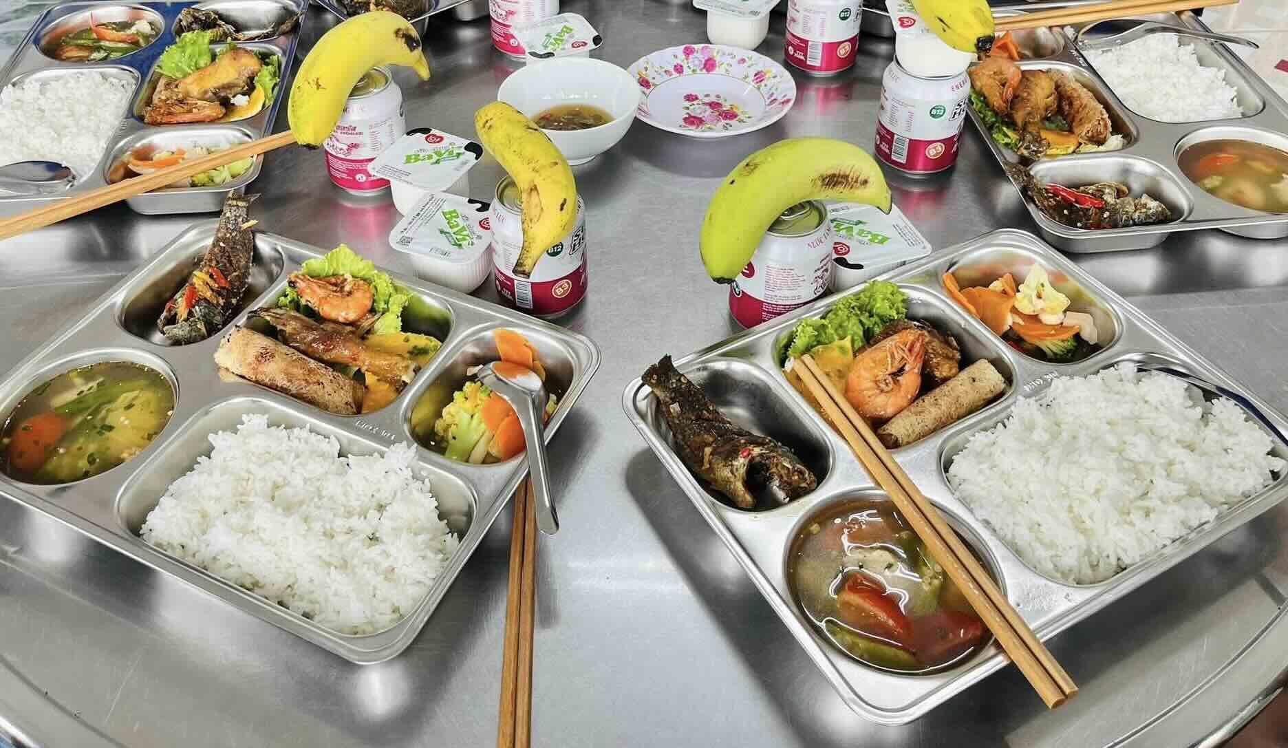 Bữa cơm Công đoàn nhiều món, đầy đủ chất dinh dưỡng, ngon miệng. Ảnh: Công đoàn Quảng Trị