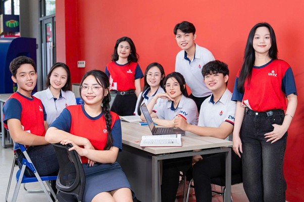 Không chỉ học để lấy bằng - học tại DHV là để làm được việc, sống được bằng nghề. Ảnh: Trường Đại học Hùng Vương TP.HCM