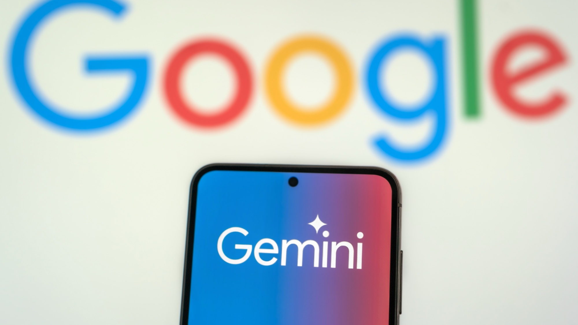 Gemini bị chiếm quyền, hacker có thể mở rèm, bật đèn trong nhà nạn nhân- Ảnh 1.