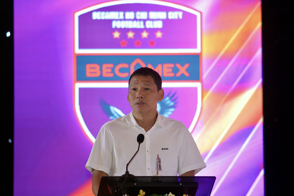 Huấn luyện viên Nguyễn Anh Đức phát biểu. Ảnh: CLB Bình Dương