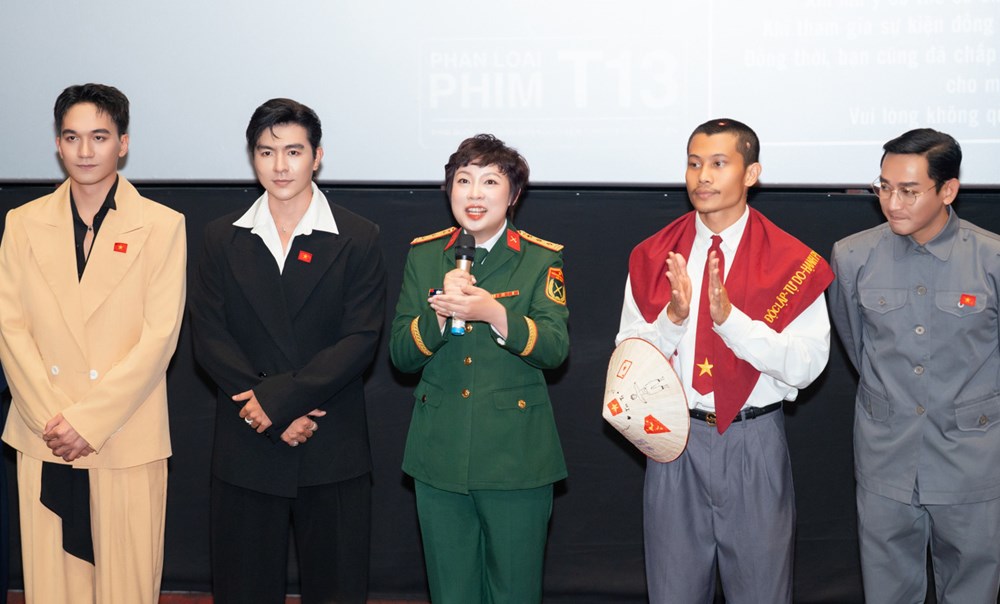 Lan tỏa ngay trong buổi công chiếu đầu tiên - ảnh 2