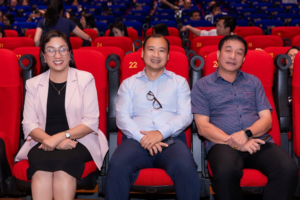 Lan tỏa ngay trong buổi công chiếu đầu tiên - ảnh 1