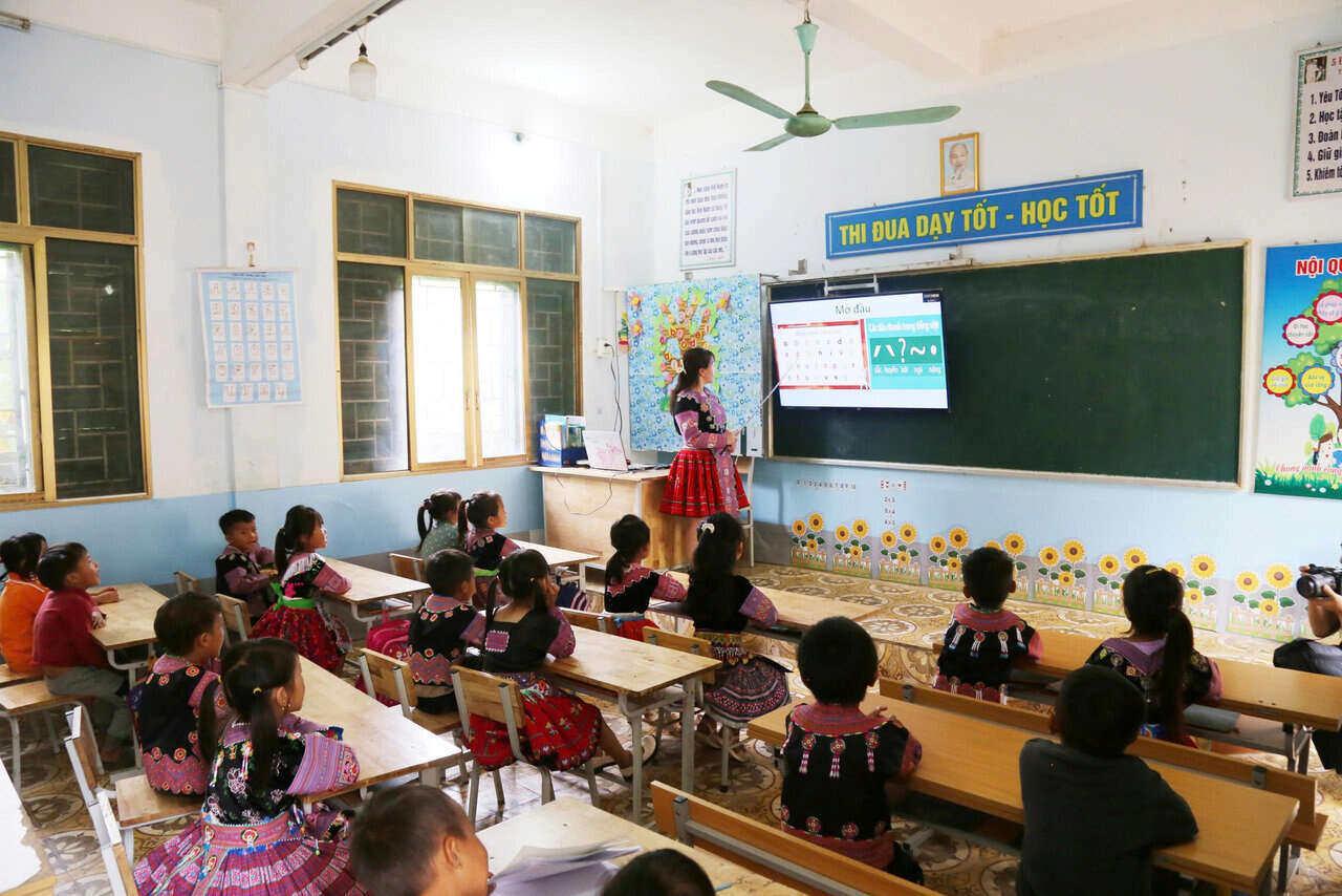 Lớp học tiếng Việt cho em được mở mỗi dịp nghỉ hè tại Trường TH&THCS Hang Kia A, xã Pà Cò, tỉnh Phú Thọ. Ảnh: Bình Khang