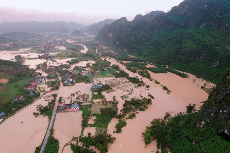 Sáng 22.8, khu vực xã Nhất Tiến, huyện Hữu Lũng cũ (nay là xã Vân Nham) vẫn ngập sâu, nhiều thôn bị cô lập. Ảnh: Đức Sơn