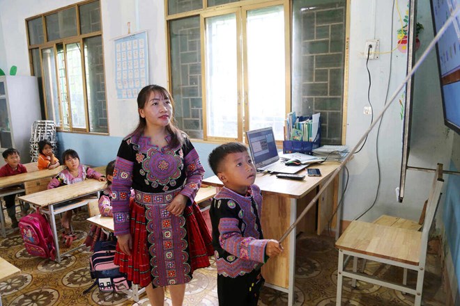 Lớp học tiếng Việt của cô giáo H'Mông nơi cổng trời Phú Thọ