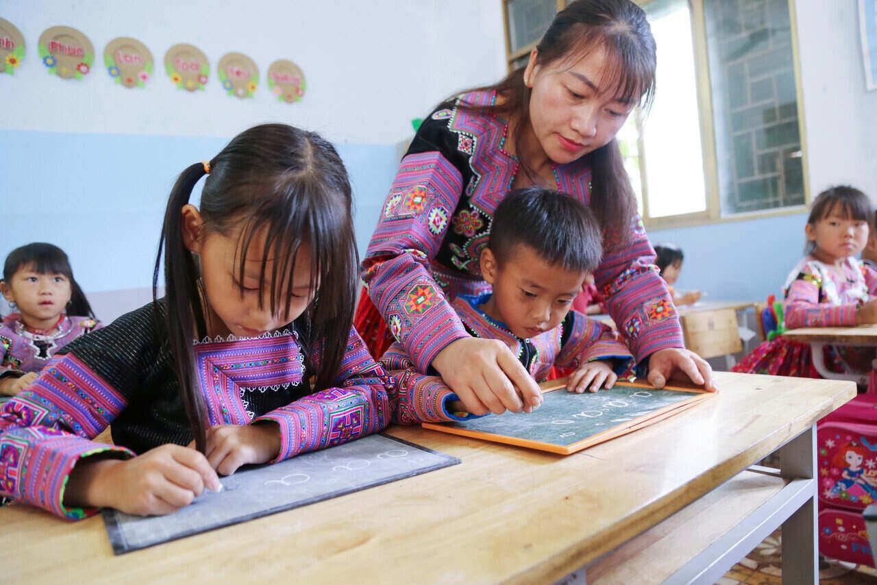 Lớp học tiếng Việt miễn phí được duy trì suốt 4 năm qua đã giúp trẻ em người H'Mông tự tin bước vào năm học mới. Ảnh: Bình Khang