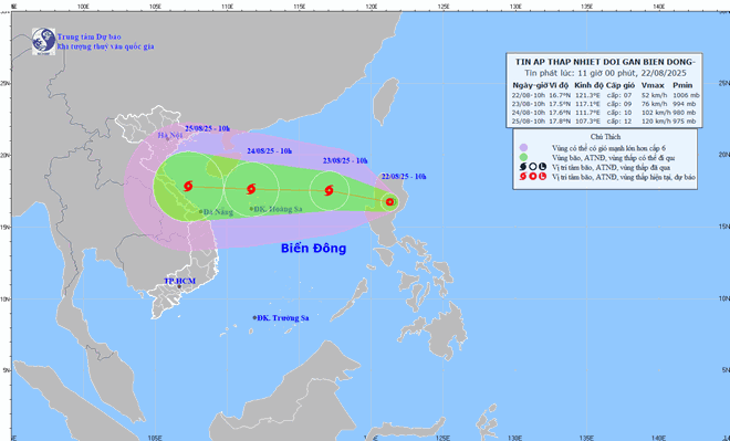 Bão số 5 với sức gió cấp 13-14 (134-166km/h), giật cấp 16 đang hướng vào đất liền các tỉnh từ Thanh Hóa đến Quảng Trị, tốc độ di chuyển 15 km/giờ. Nguồn: Trung tâm dự báo khí tượng thủy văn quốc gia