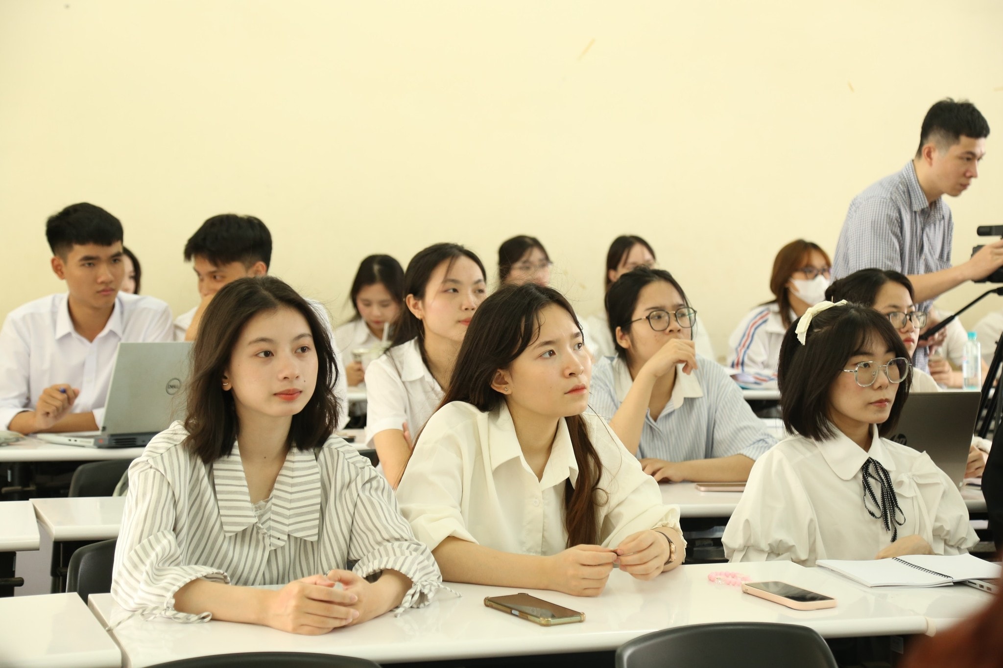 Học phí ngành Quản trị kinh doanh tại 30 trường phổ biến ở mức trên 40 triệu đồng mỗi năm, cao nhất tại Đại học Kinh tế, Đại học Quốc gia Hà Nội.