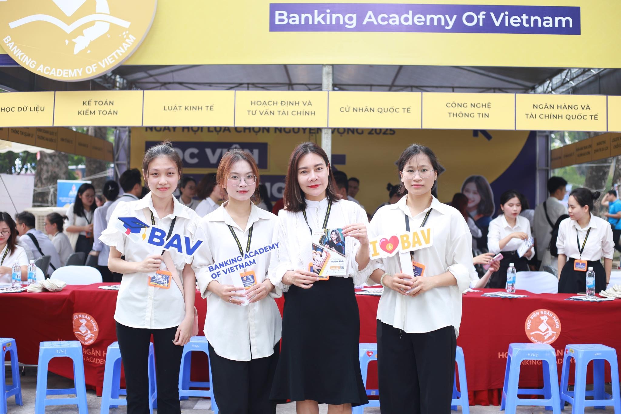 Điểm chuẩn Học viện Ngân hàng (BAV) năm 2025 từ 21 đến 26,97 xét theo điểm thi tốt nghiệp THPT, cao nhất ở ngành Luật kinh tế.