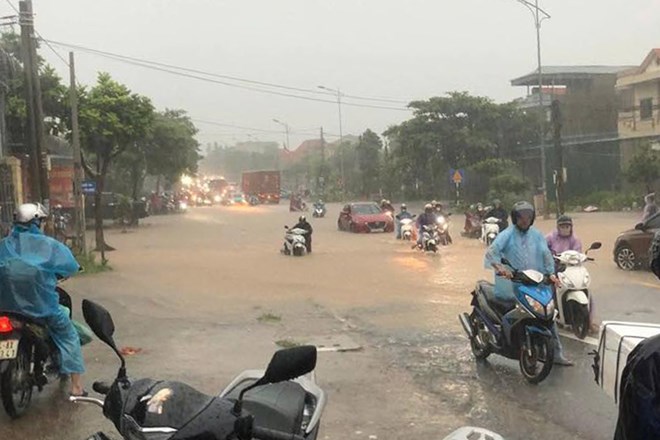 Quảng Ninh mưa lớn gây ngập một số tuyến đường, cảnh báo nguy cơ lũ quét, sạt lở đất