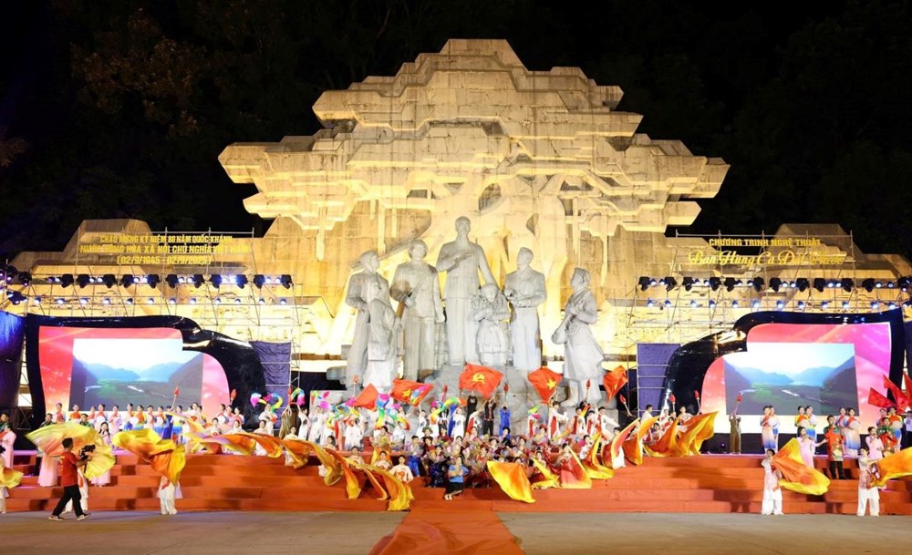 Tuyên Quang đón trên 112.000 lượt du khách dịp nghỉ lễ 2.9 - ảnh 1