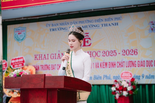 Á hậu Linh Đan chia sẻ tại lễ khai giảng năm học mới ở trường cũ Á hậu Linh Đan chia sẻ tại lễ khai giảng năm học mới ở trường cũ