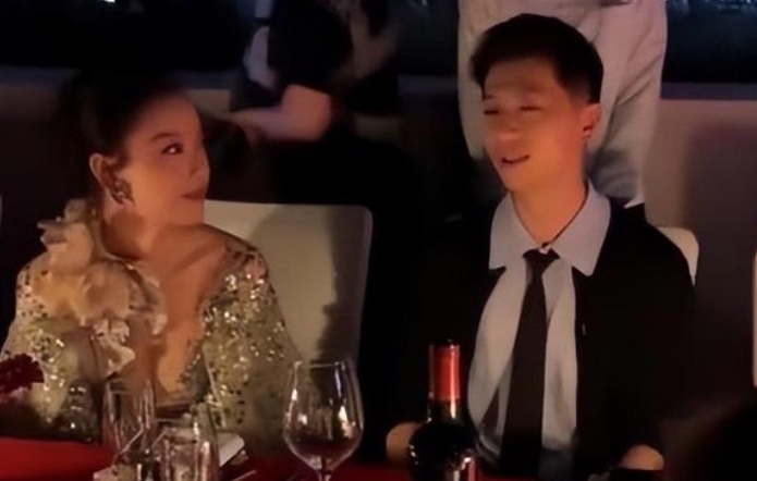 Vận động bóng bàn Mã Long (