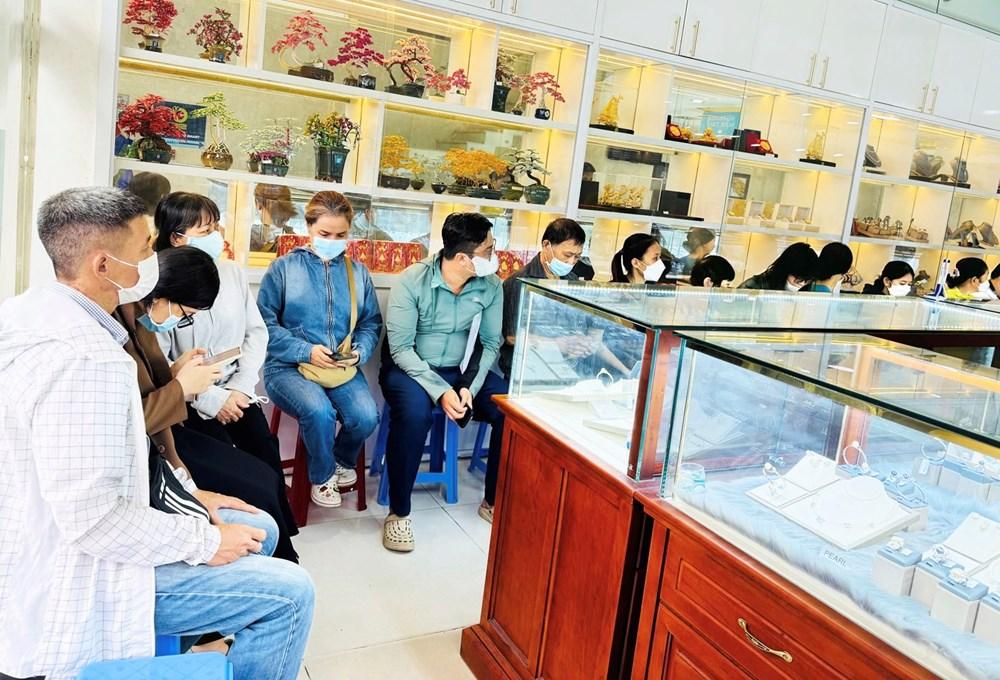 Giá vàng SJC đảo chiều trên thị trường tự do - ảnh 2