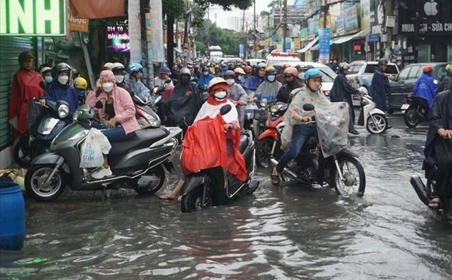 Dự báo khu vực sắp mưa dông trong chiều tối và đêm nay, có nơi trên 70mm