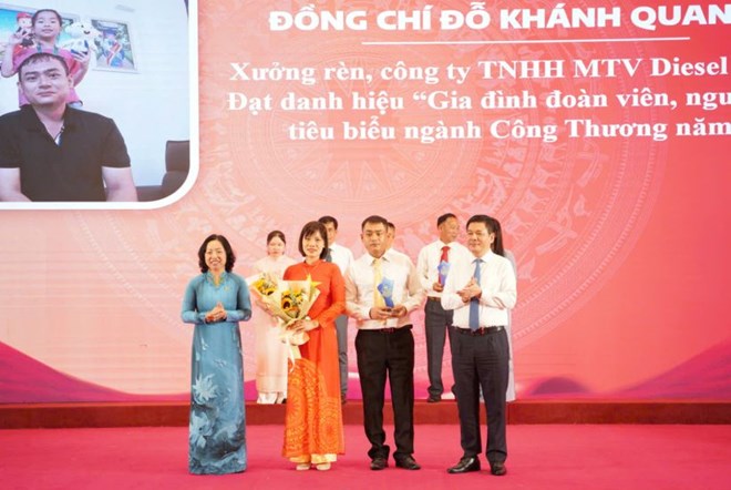 Cùng người lao động xây dựng gia đình hạnh phúc