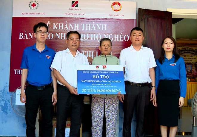 Đà Nẵng trao nhà mới, hỗ trợ hộ nghèo mưu sinh