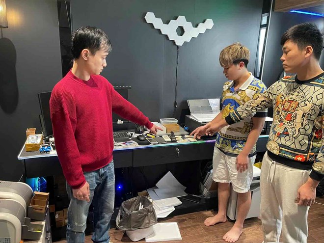 Triệt phá đường dây làm giấy tờ giả quy mô lớn