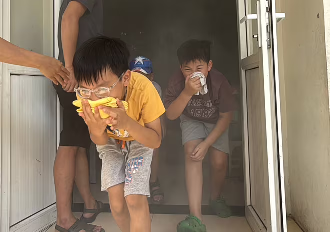 Thực hành kỹ năng thoát nạn trong môi trường khói, khí độc Thực hành kỹ năng thoát nạn trong môi trường khói, khí độc