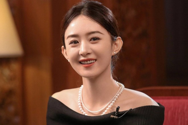 Triệu Lệ Dĩnh được khen với động thái bảo vệ con