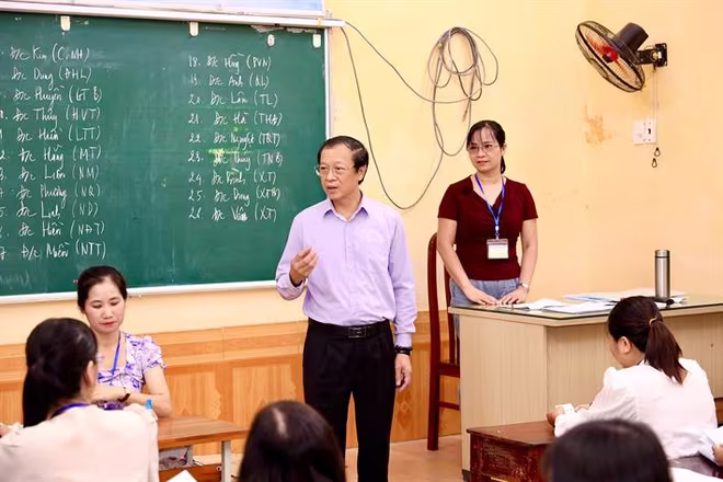 Theo quy định mới, giáo viên được dạy thêm tối đa 200 tiết