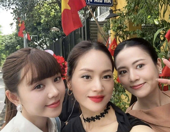 Lan Phương (giữa) chụp hình cùng Quỳnh Kool, Việt Hoa. Ảnh: Nhân vật cung cấp