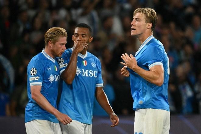 Rasmus Hojlund tỏa sáng, Napoli thắng kịch tính Sporting