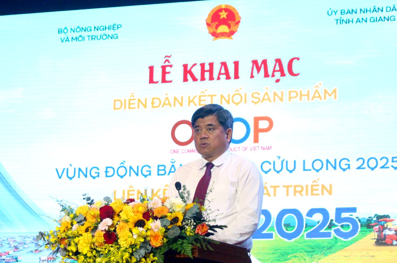 Thứ trưởng Bộ Nông nghiệp và Môi trường Trần Thanh Nam phát biểu tại lễ khai mạc. Ảnh: Thanh Mai