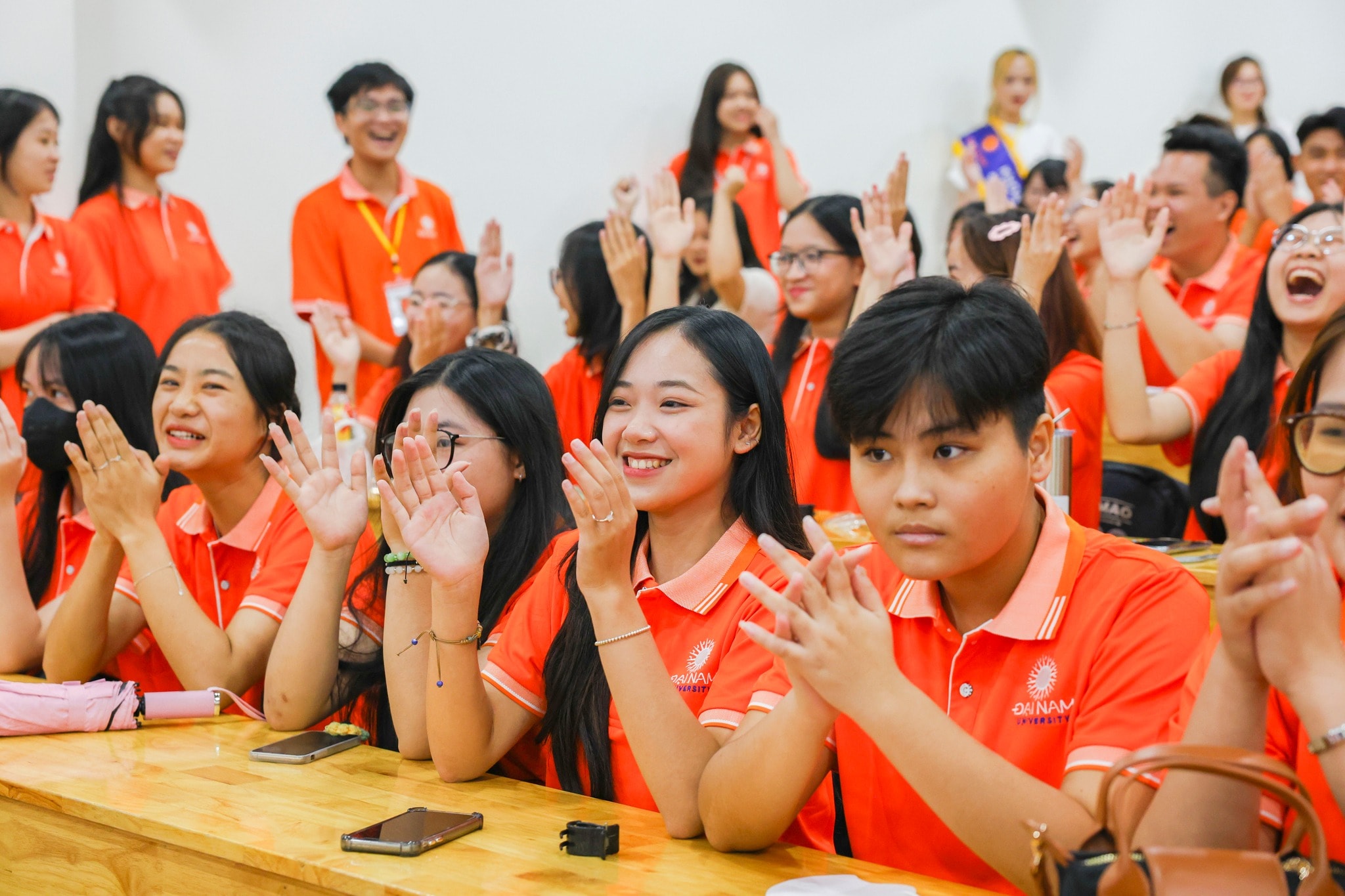 Các trường đại học buộc phải đáp ứng loạt tiêu chuẩn khắt khe về giảng viên, cơ sở vật chất, tài chính, nghiên cứu và tỉ lệ sinh viên có việc làm.