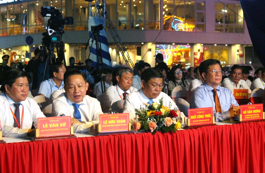 Khoảng 400 đại biểu, khách mời đến dự. Ảnh: Thanh Mai