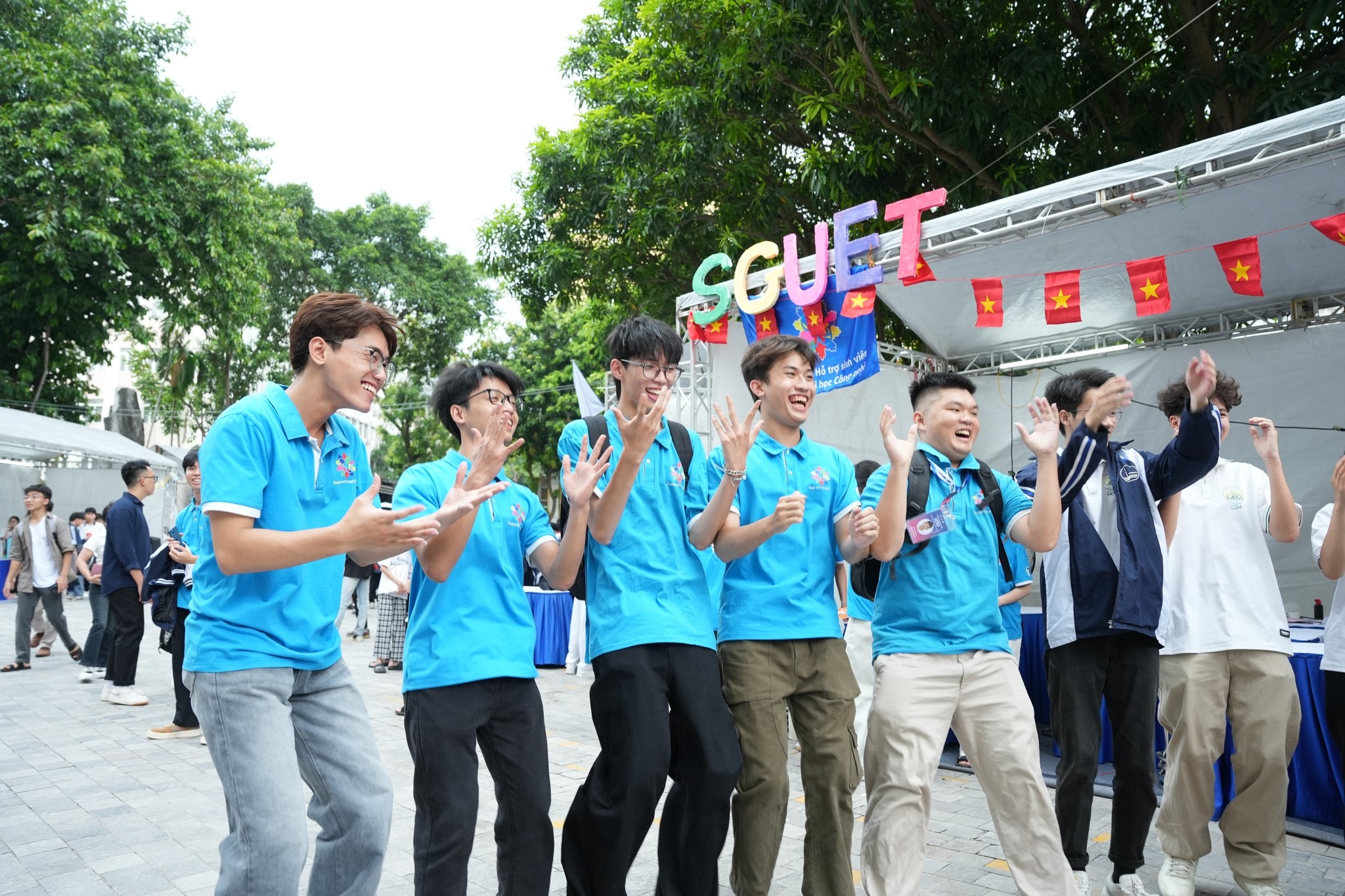 Một trong những nhiệm vụ được Bộ Chính trị yêu cầu, cần triển khai sắp xếp, tái cấu trúc các cơ sở giáo dục đại học, sáp nhập, giải thể các cơ sở giáo dục đại học không đạt chuẩn.