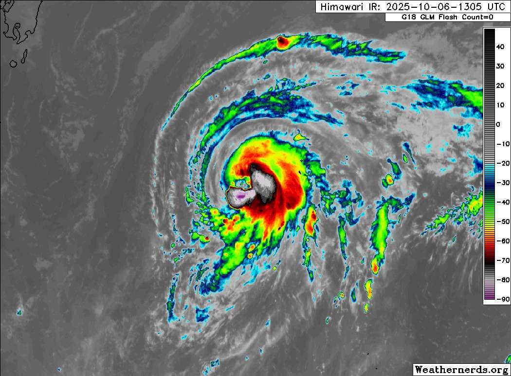 Vị trí bão Hạ Long lúc 13h05 UTC ngày 6.10, tức 20h05 ngày 6.10 theo giờ Việt Nam. Ảnh: Weathernerds