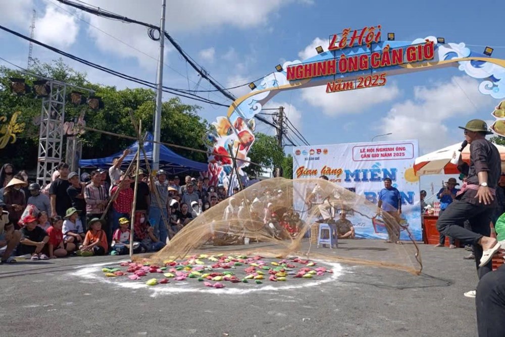 TP.HCM: Lễ hội Nghinh Ông - Cần Giờ 2025 bế mạc với chương trình biểu diễn nghệ thuật đặc sắc - ảnh 7