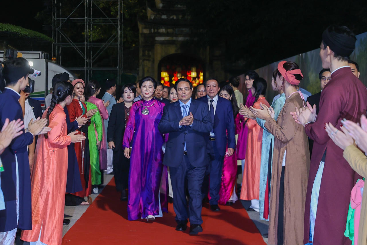 Thủ tướng Chính phủ Phạm Minh Chính và các đại biểu dự khai mạc Lễ hội Văn hóa Thế giới tại Hà Nội. Ảnh Nhật Bắc