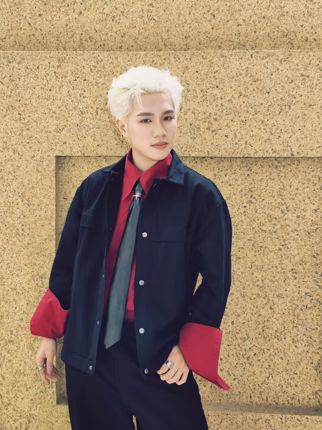 Captain Boy được biết đến sau Rap Việt 2023, và được khán giả yêu mến hơn cả khi tham gia "Anh trai say hi” 2024 Captain Boy được biết đến sau Rap Việt 2023, và được khán giả yêu mến hơn cả khi tham gia "Anh trai say hi” 2024