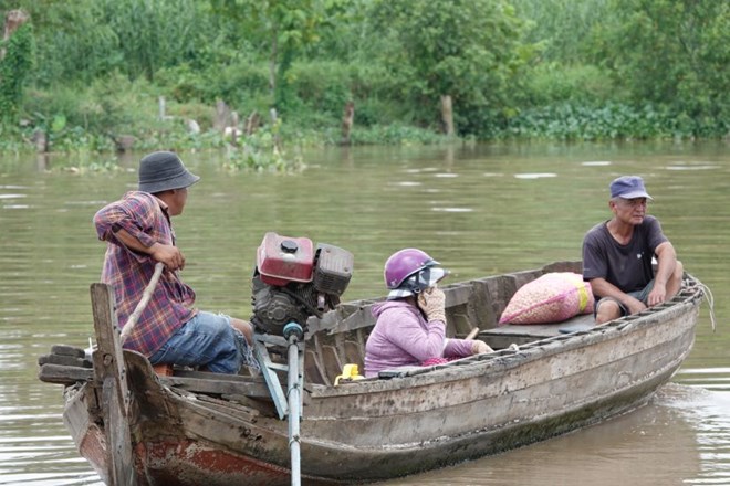 Người dân hai bờ sông Hậu khốn khổ mưu sinh vì thiếu phà