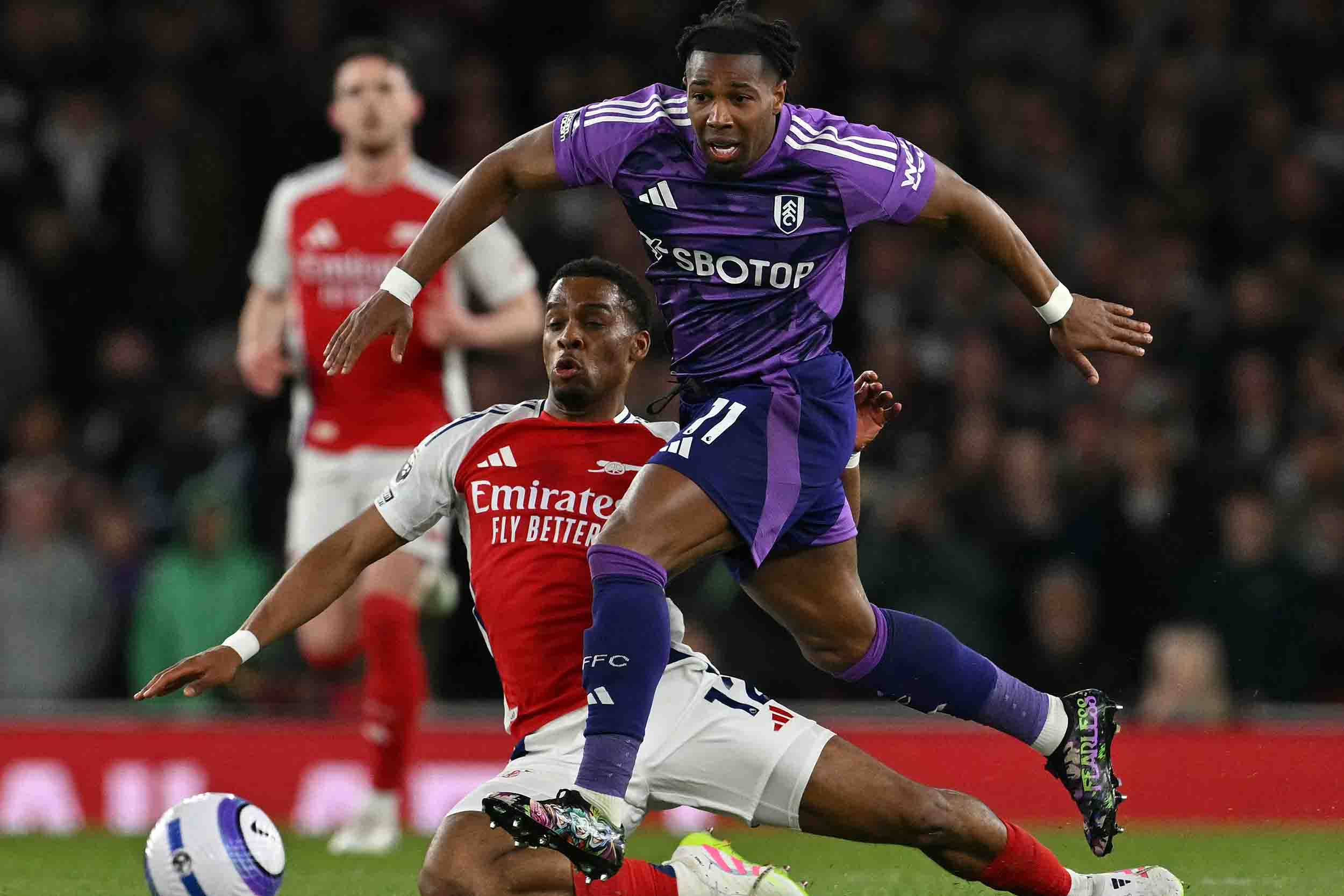 Hàng phòng ngự của Arsenal đang chơi rất hay. Ảnh: AFP