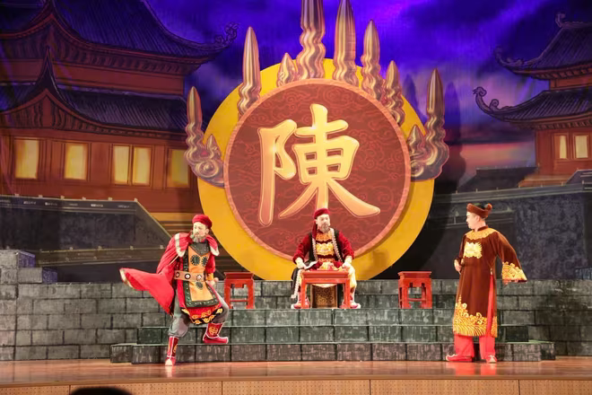 Nhà hát Chèo Bắc Ninh thi tài vở diễn "Thiên mệnh". Ảnh: NTBD Nhà hát Chèo Bắc Ninh thi tài vở diễn "Thiên mệnh". Ảnh: NTBD