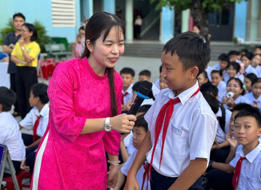 Học sinh Trường THCS Nguyễn Thiện Thuật tham gia chuyên đề Nói không với thuốc lá, bảo vệ sức khỏe học đường. Ảnh: NTCC