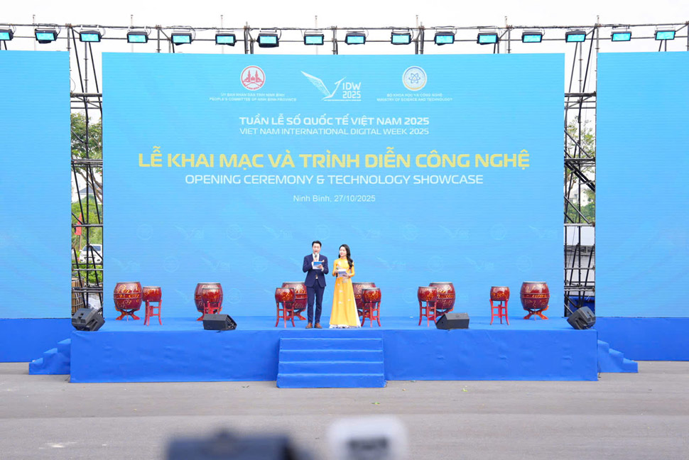 Chương trình Khai mạc Tuần lễ Số Quốc tế Việt Nam 2025 (Vietnam International Digital Week – VIDW 2025) được diễn ra vào sáng 27.10. Ảnh: Hạo Thiên